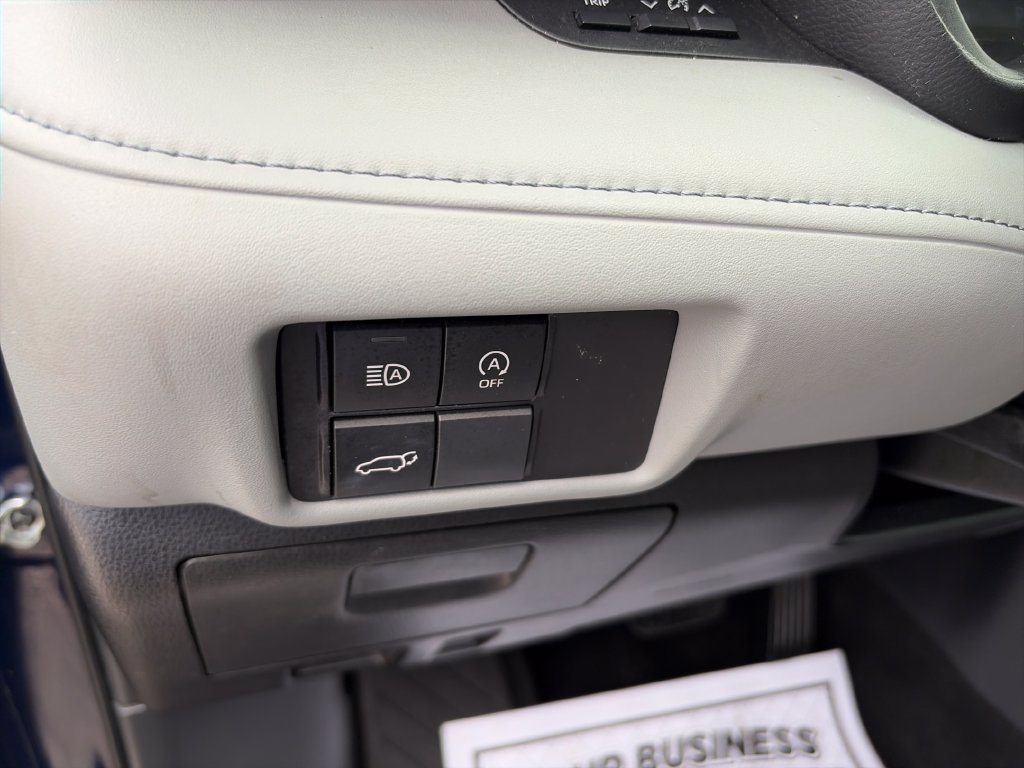 Used 2023 Toyota Highlander XLE AWD/4WD image 16