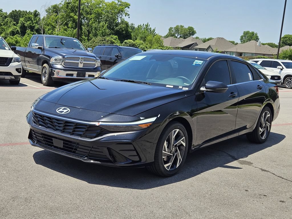 New 2026 Hyundai Elantra Limited FWD image 3