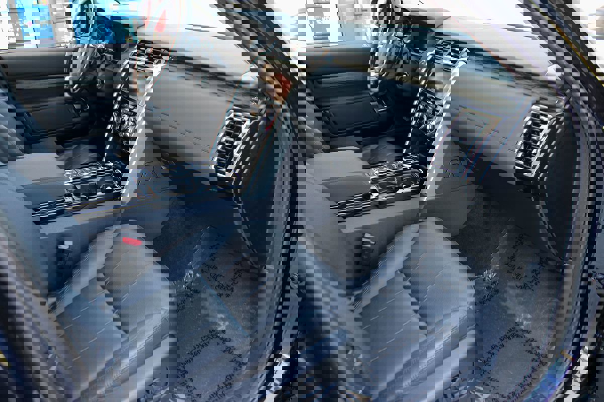 Used 2019 Land Rover Discovery HSE image 23