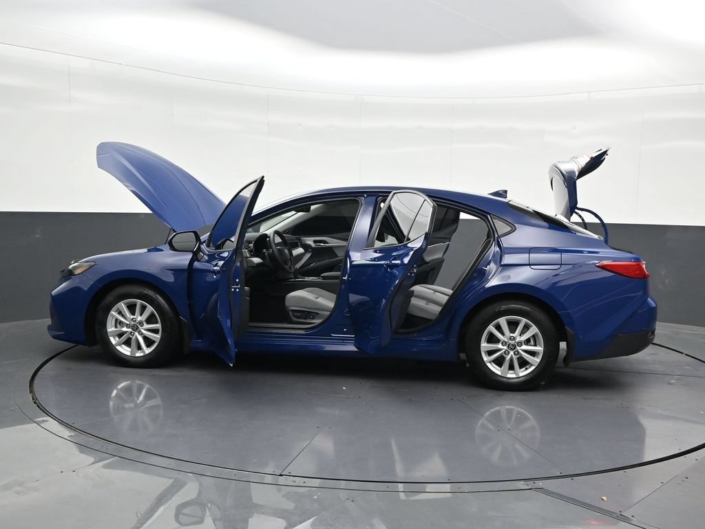 Used 2025 Toyota Camry LE w/ Convenience Package FWD image 33