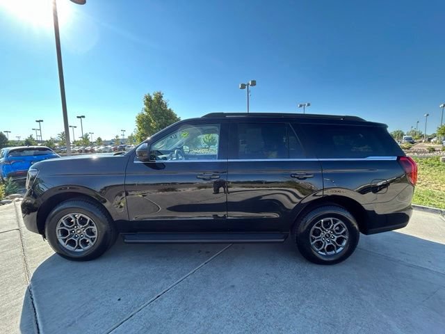 Used 2025 Ford Expedition Active AWD/4WD image 4