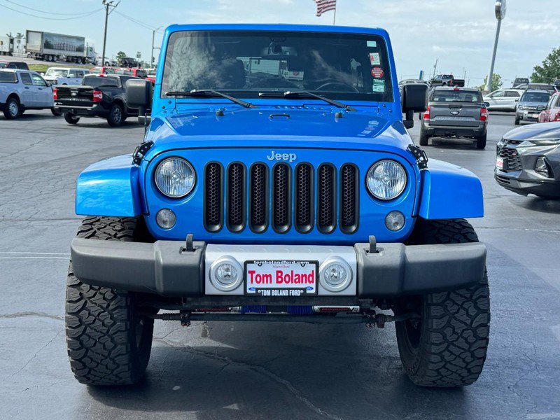 Used 2015 Jeep Wrangler Unlimited Sahara w/ Connectivity Group AWD/4WD image 9