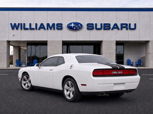 Used 2013 Dodge Challenger SXT RWD image 3