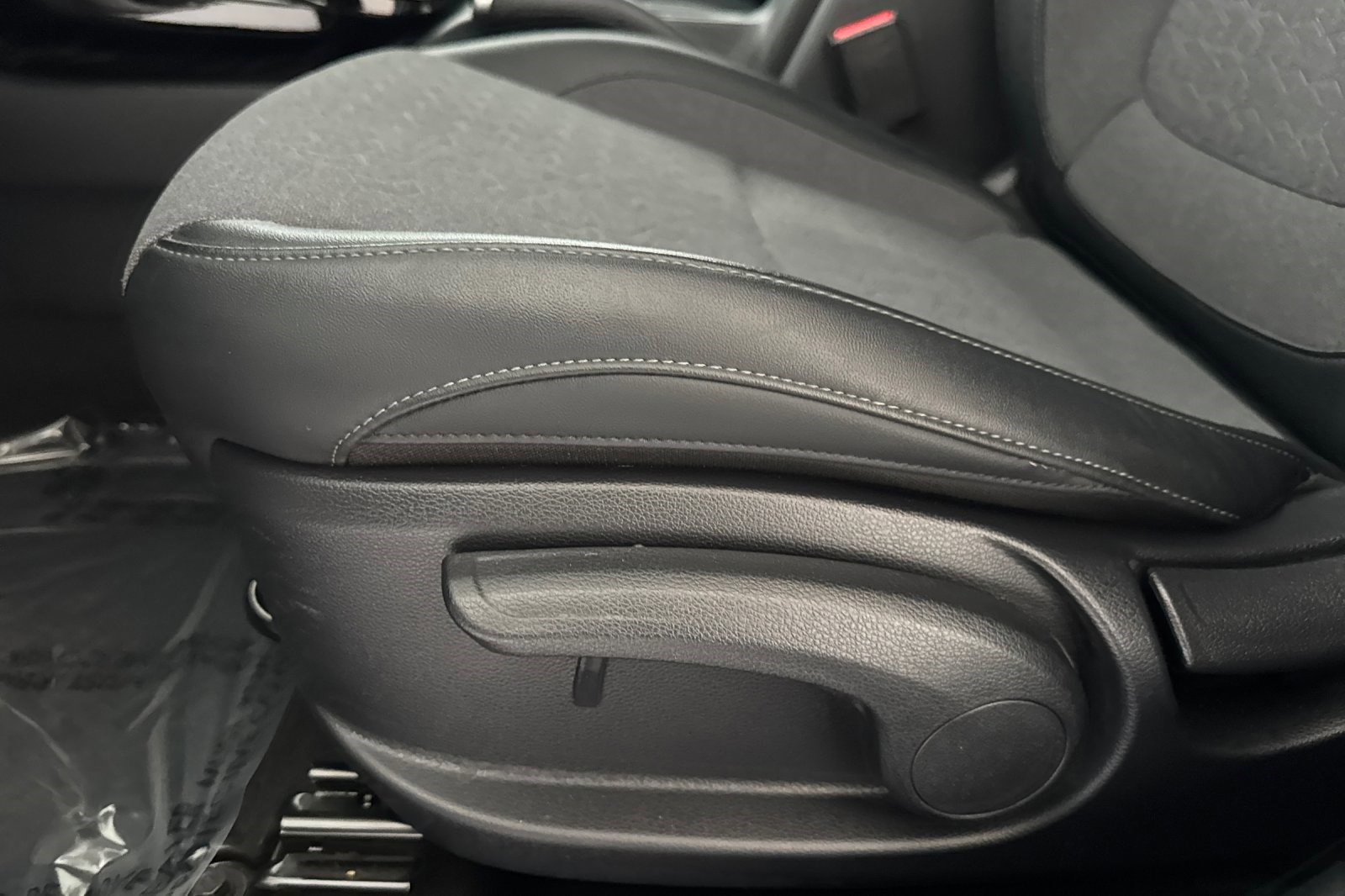 Used 2024 Kia Seltos S FWD image 13