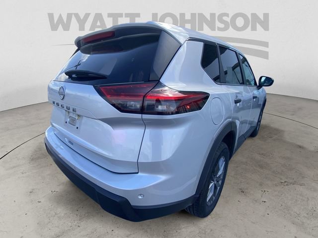 Used 2024 Nissan Rogue S image 9
