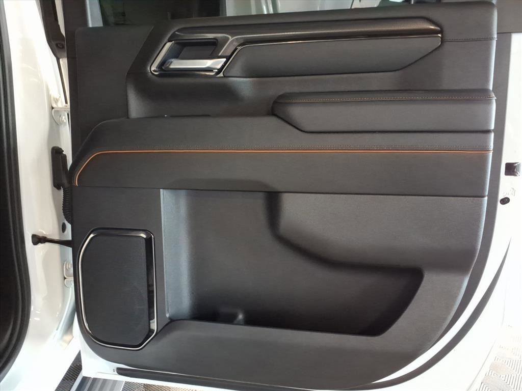 Used 2025 GMC Sierra 2500 AT4 w/ AT4 Premium Plus Package image 13