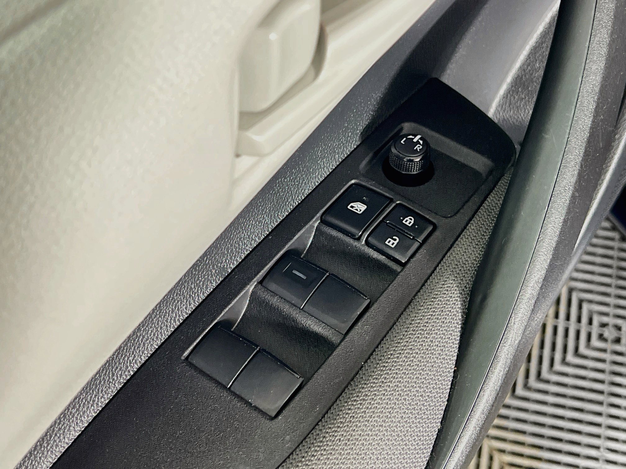 Certified 2025 Toyota Corolla LE FWD image 18