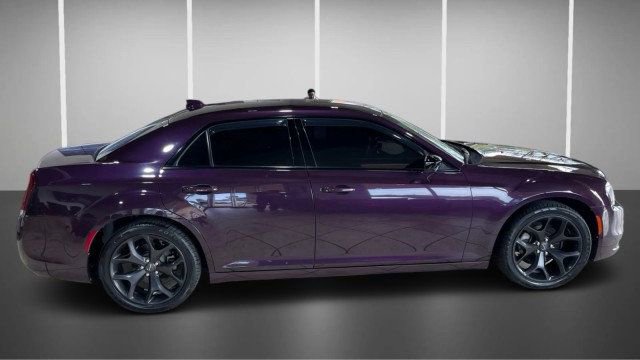 Used 2021 Chrysler 300 Touring w/ Sport Appearance Package image 6