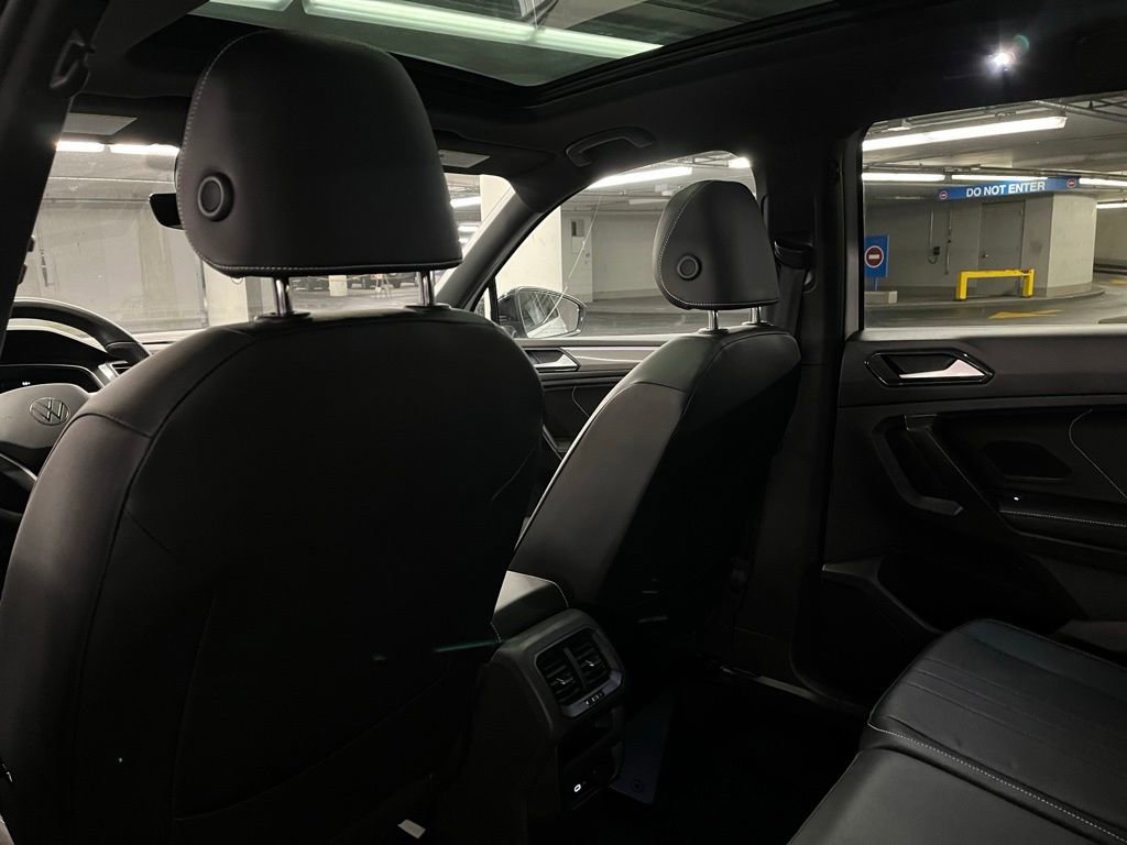 Certified 2022 Volkswagen Tiguan SE R-Line image 22