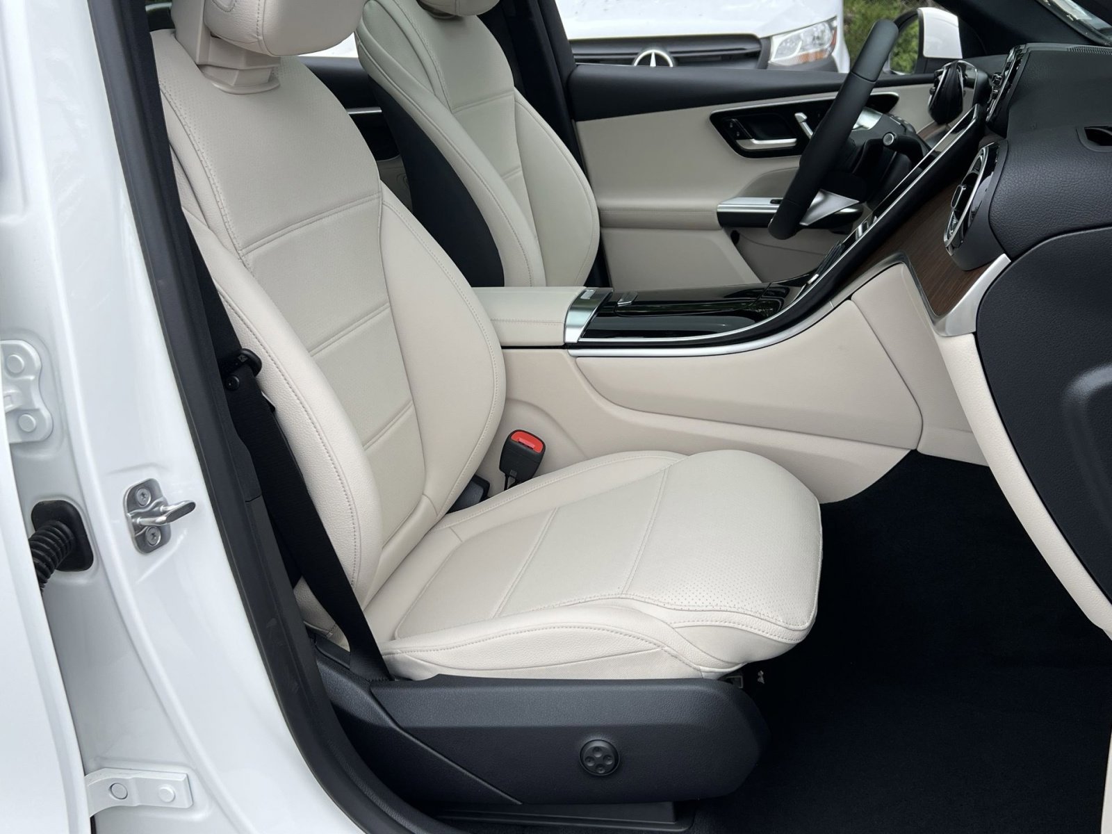 New 2026 Mercedes-Benz GLC 300 4MATIC image 33