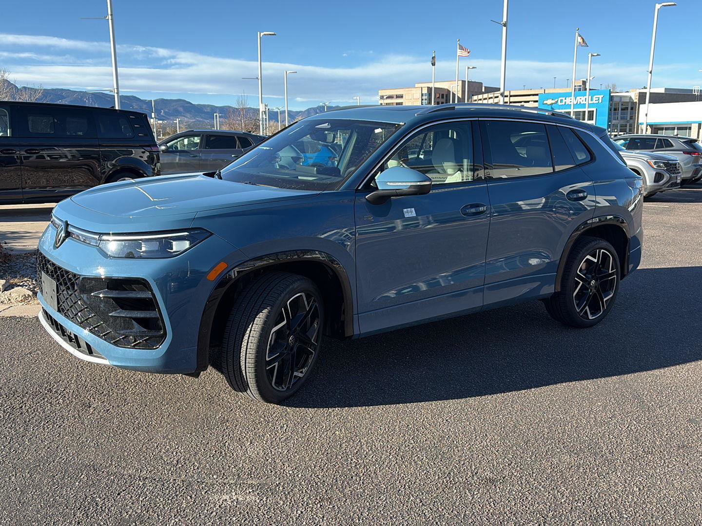 New 2026 Volkswagen Tiguan SEL R-Line image 3