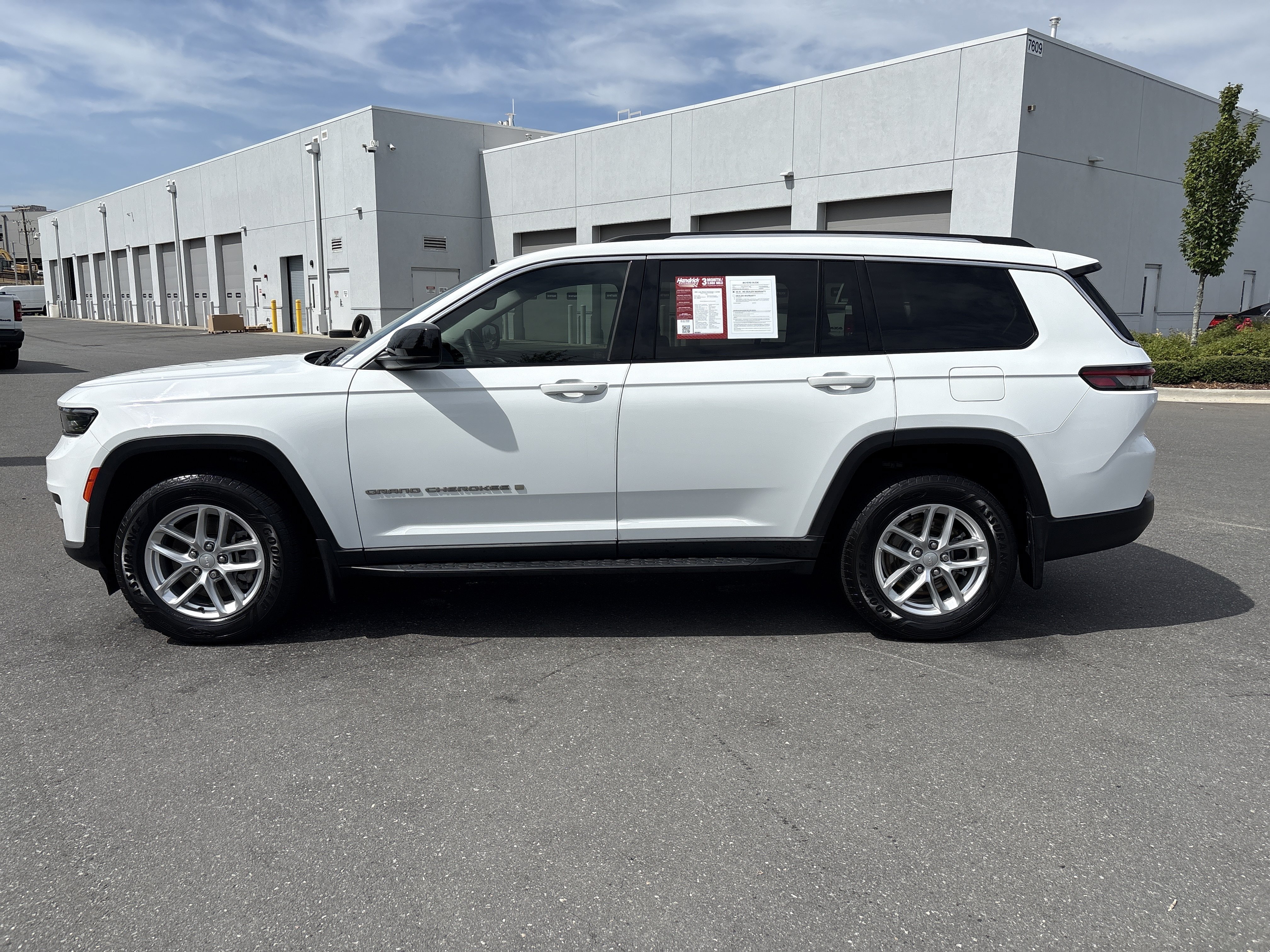 Used 2021 Jeep Grand Cherokee L Laredo w/ Luxury Tech Group I RWD image 6