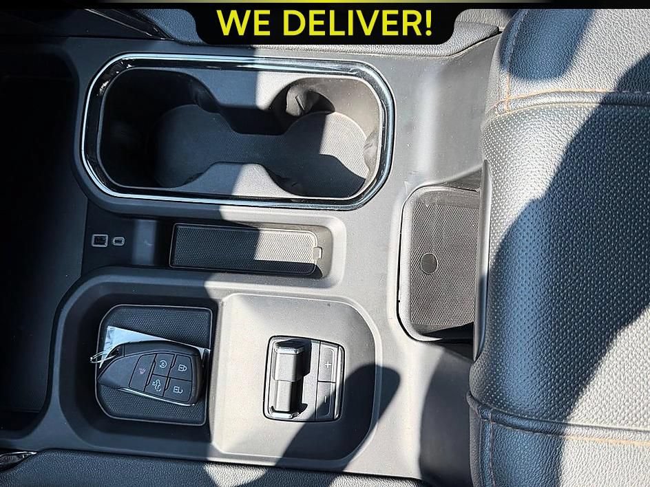 Used 2024 GMC Sierra 2500 AT4 w/ Technology Package AWD/4WD image 18