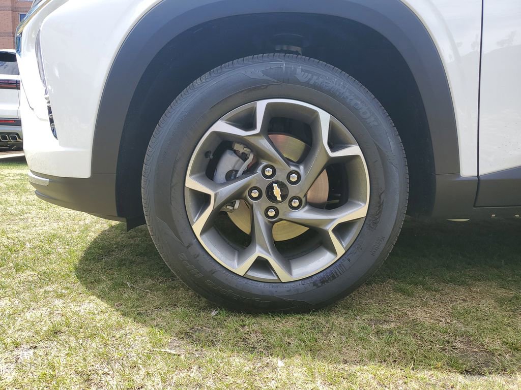 Used 2026 Chevrolet Trax LT image 7