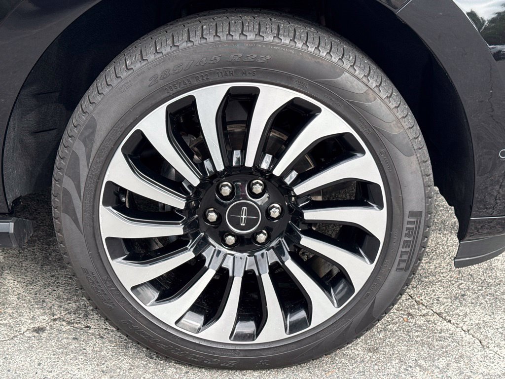 Used 2022 Lincoln Navigator Black Label AWD/4WD image 11