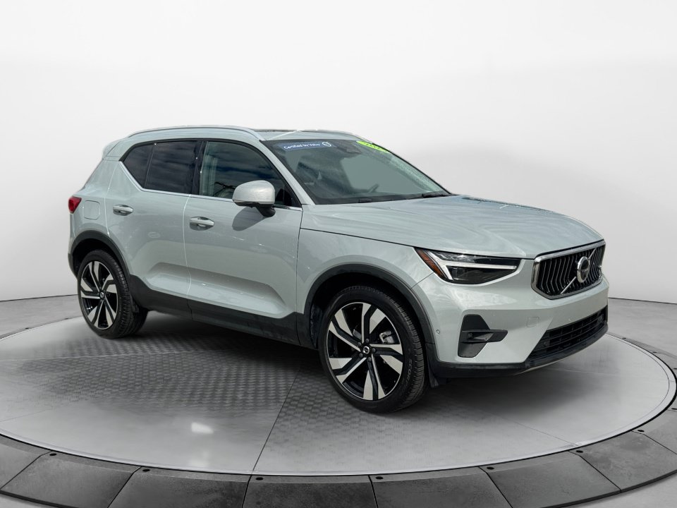 Used 2025 Volvo XC40 B5 Plus