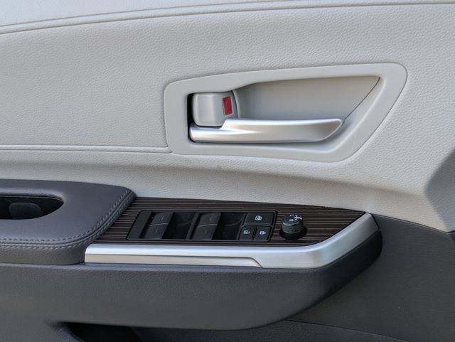Used 2023 Toyota Sienna XLE FWD image 21