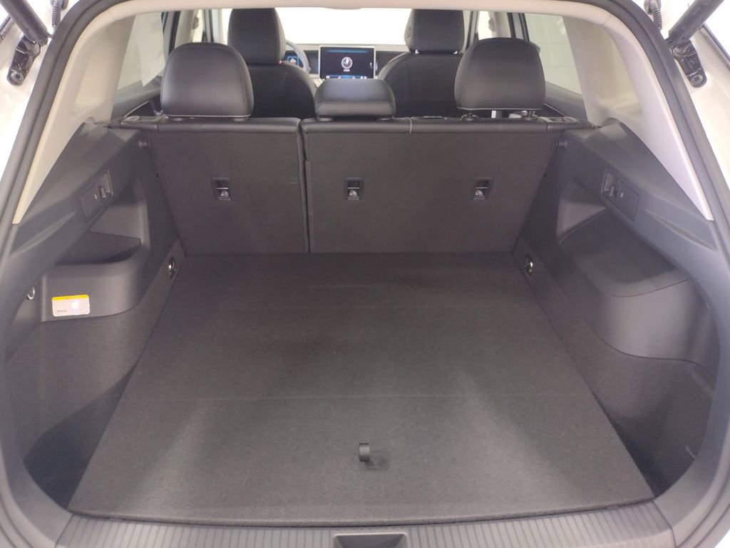 New 2025 Volkswagen Tiguan SE image 17