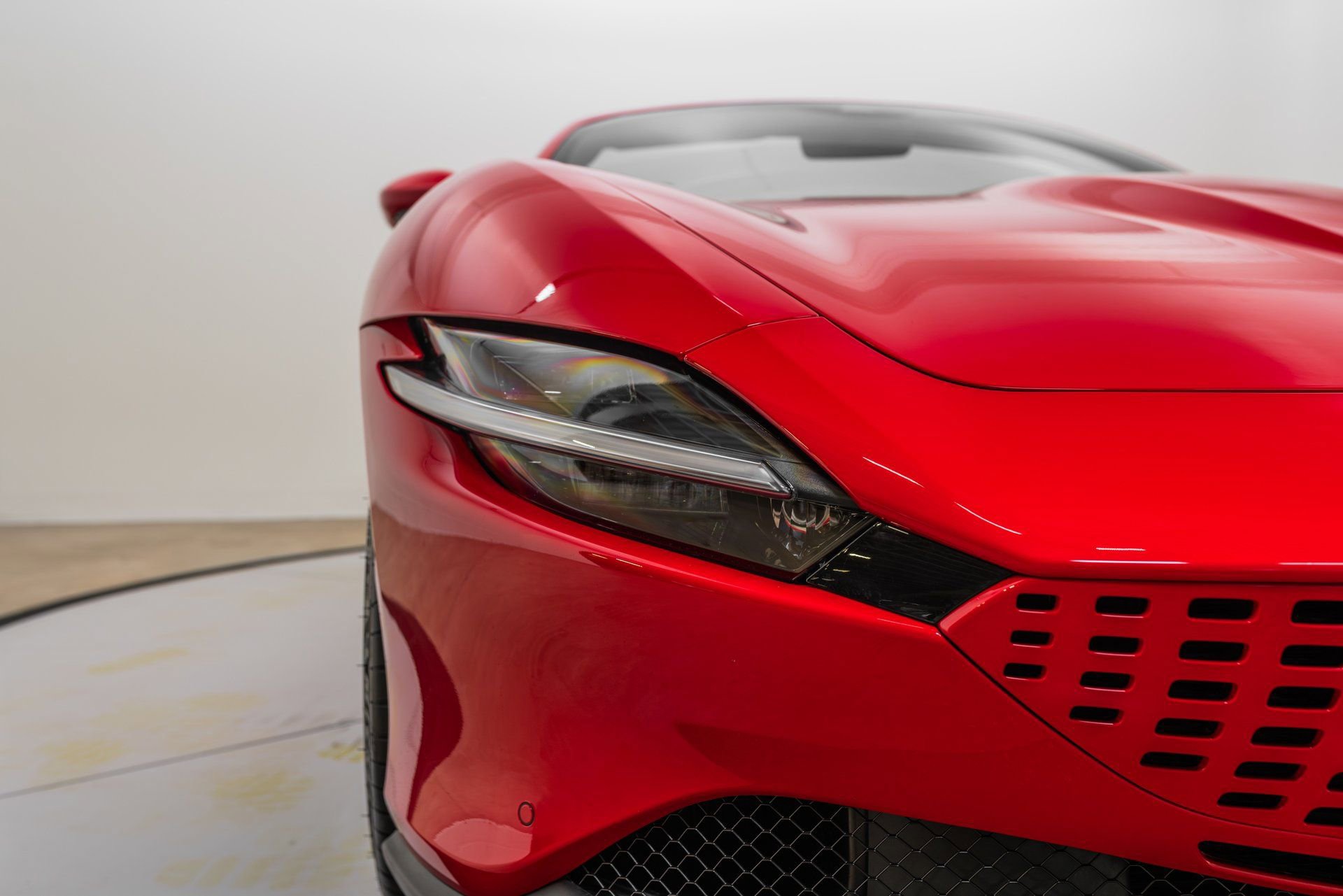 Certified 2025 Ferrari Roma Spider RWD image 48