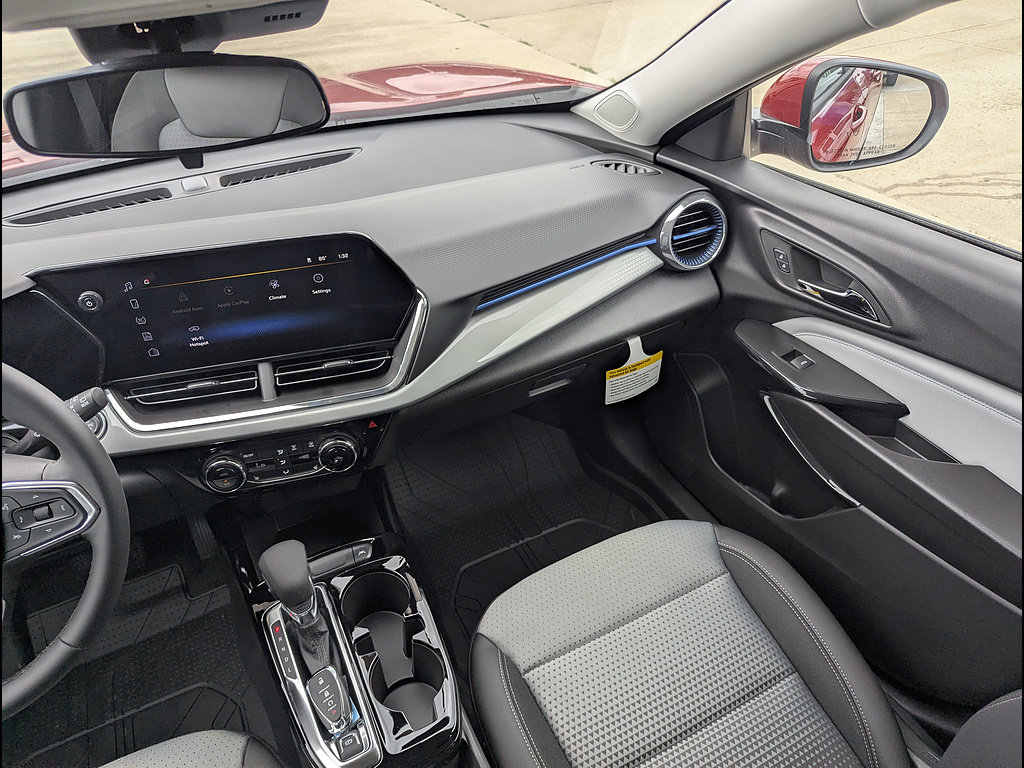 New 2026 Chevrolet Trax LT w/ LT Convenience Package FWD image 18