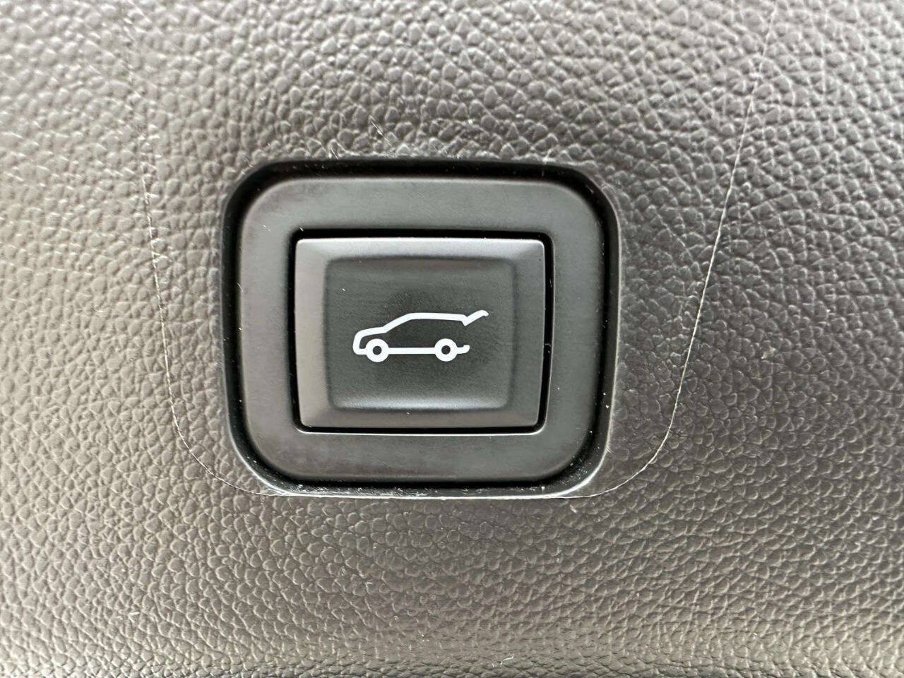Used 2019 Chevrolet Traverse LT w/ LT Premium Package AWD/4WD image 27