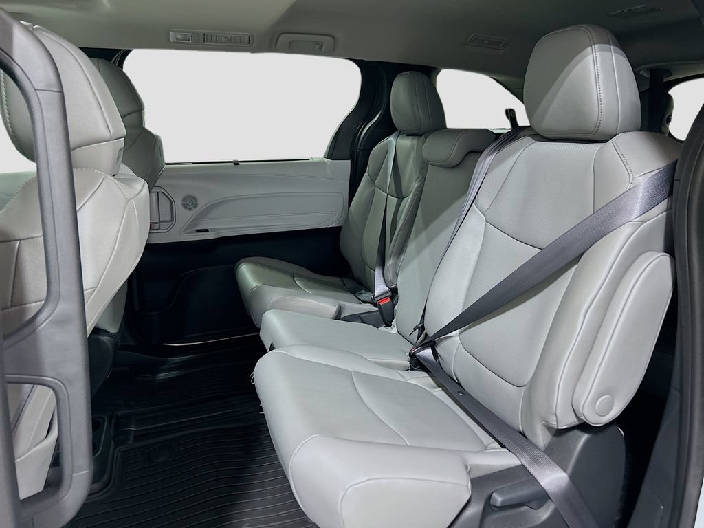 New 2025 Toyota Sienna XLE FWD image 24