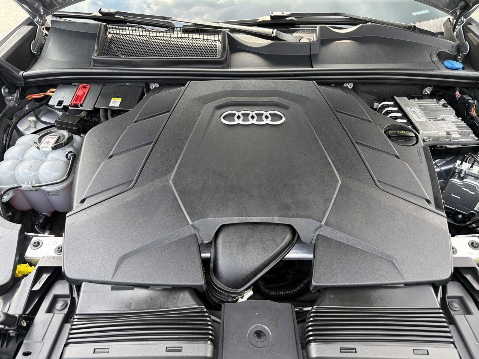 Used 2022 Audi Q8 Premium AWD/4WD image 28