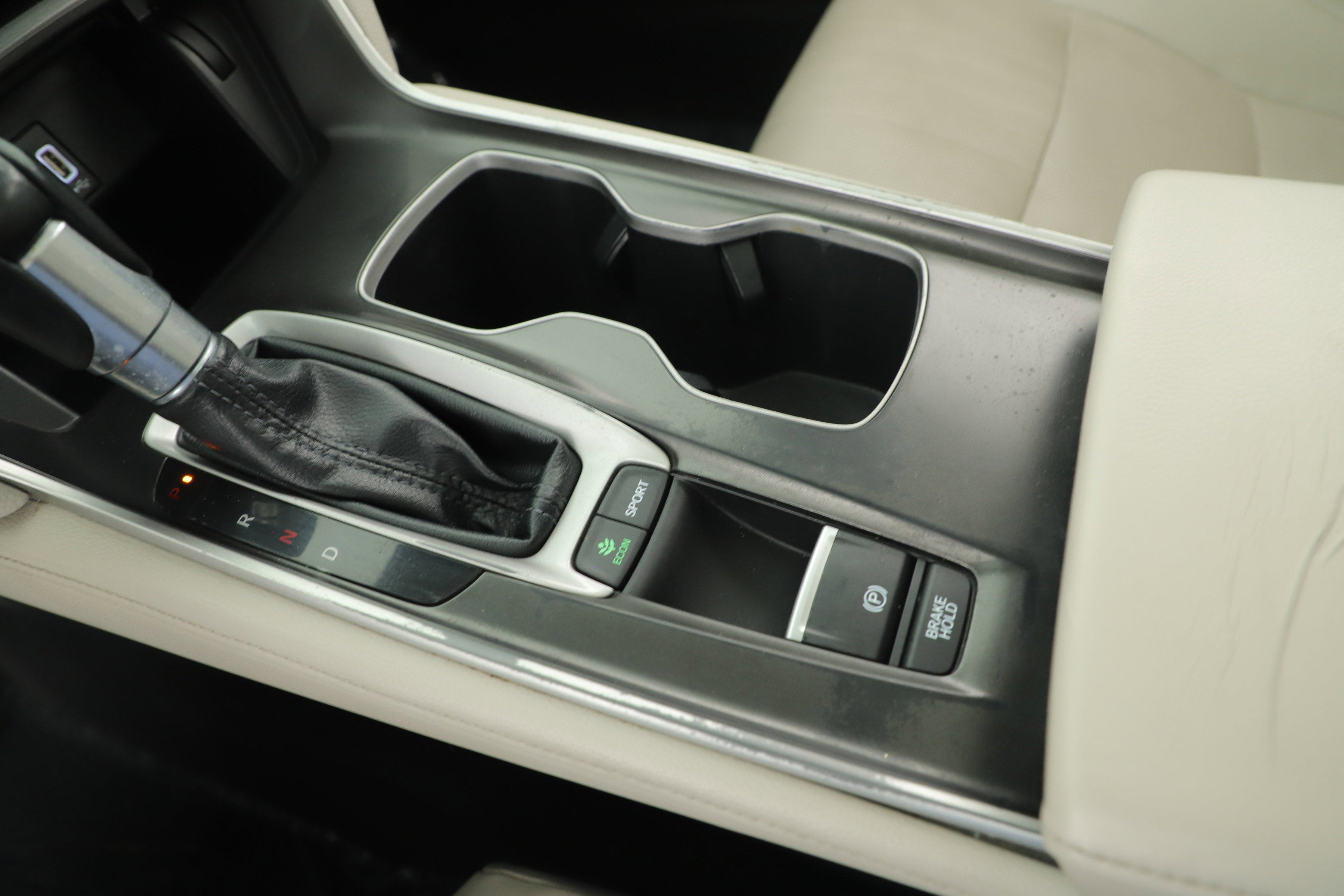 Used 2018 Honda Accord Touring image 16