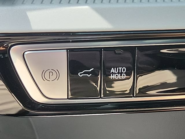 Certified 2026 Cadillac Optiq Sport 2 w/ LPO, Floor Liner Package AWD/4WD image 25