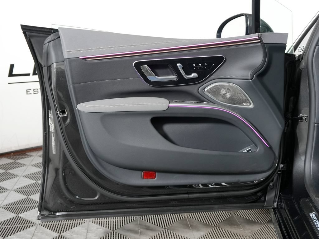 Used 2025 Mercedes-Benz EQS 580 4MATIC Sedan image 30