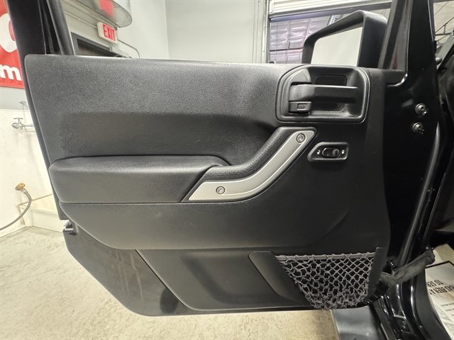Used 2018 Jeep Wrangler Unlimited Sahara image 14