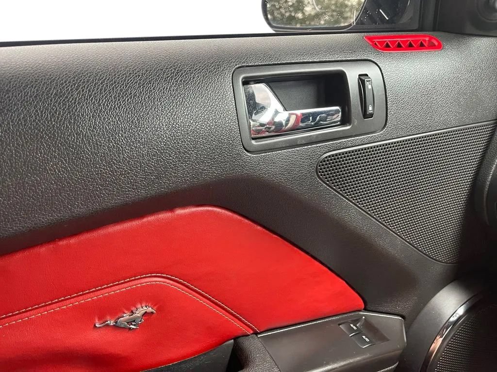 Used 2010 Ford Mustang GT Premium RWD image 28