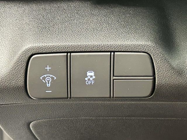 Used 2025 Hyundai Elantra Sport FWD image 21