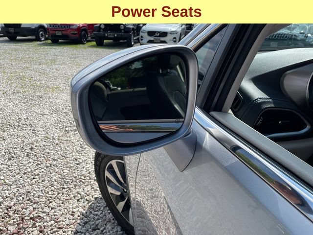 Used 2021 Chrysler Pacifica Touring-L FWD image 7