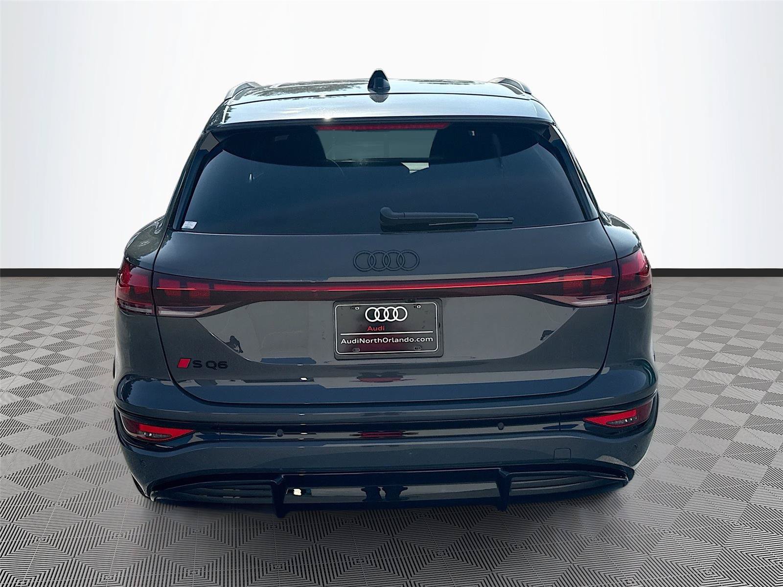 Certified 2025 Audi SQ6 e-tron Prestige w/ Black Edition One AWD/4WD image 6
