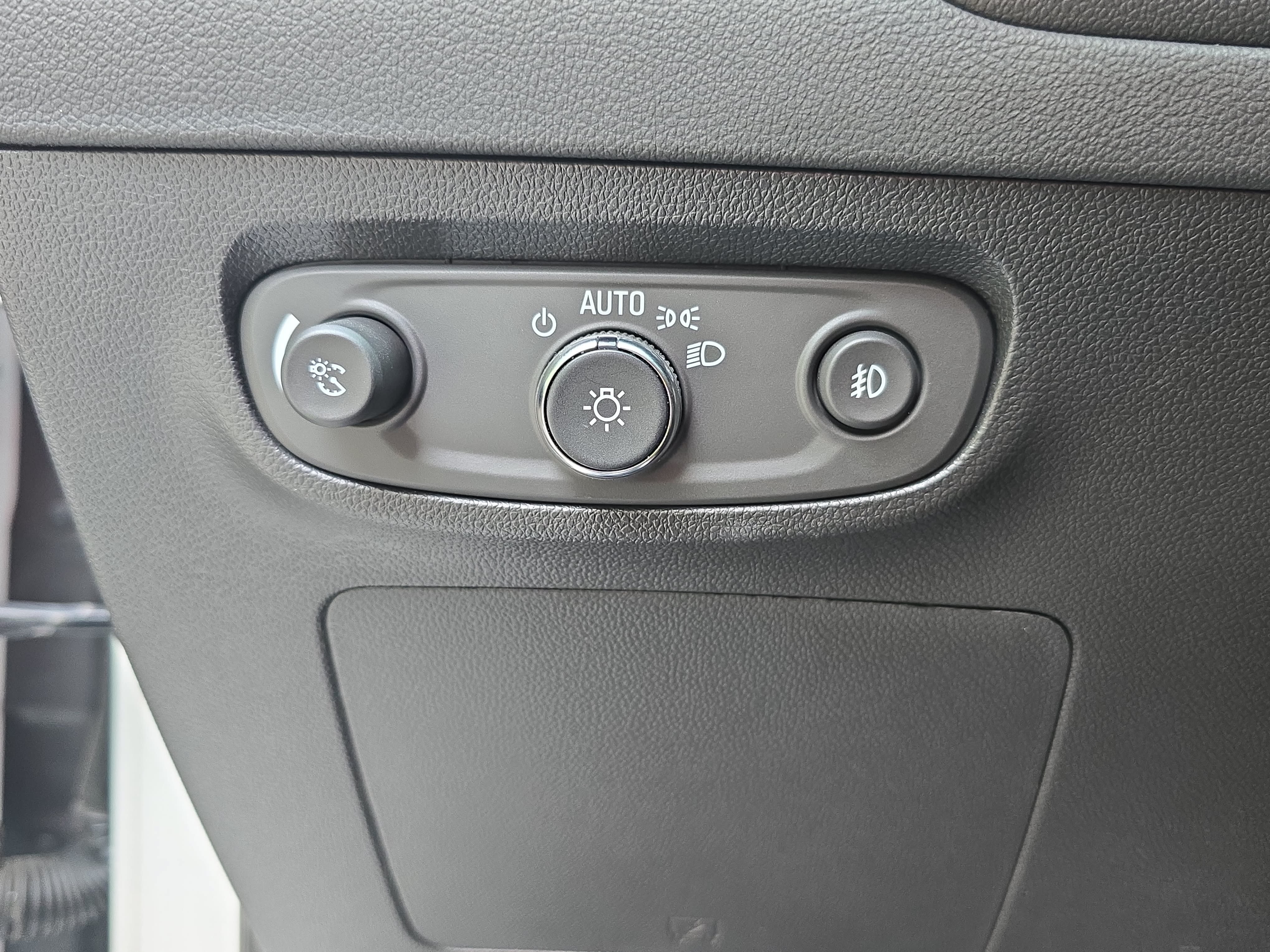 Used 2023 Buick Encore GX Select w/ Sport Touring Package FWD image 25