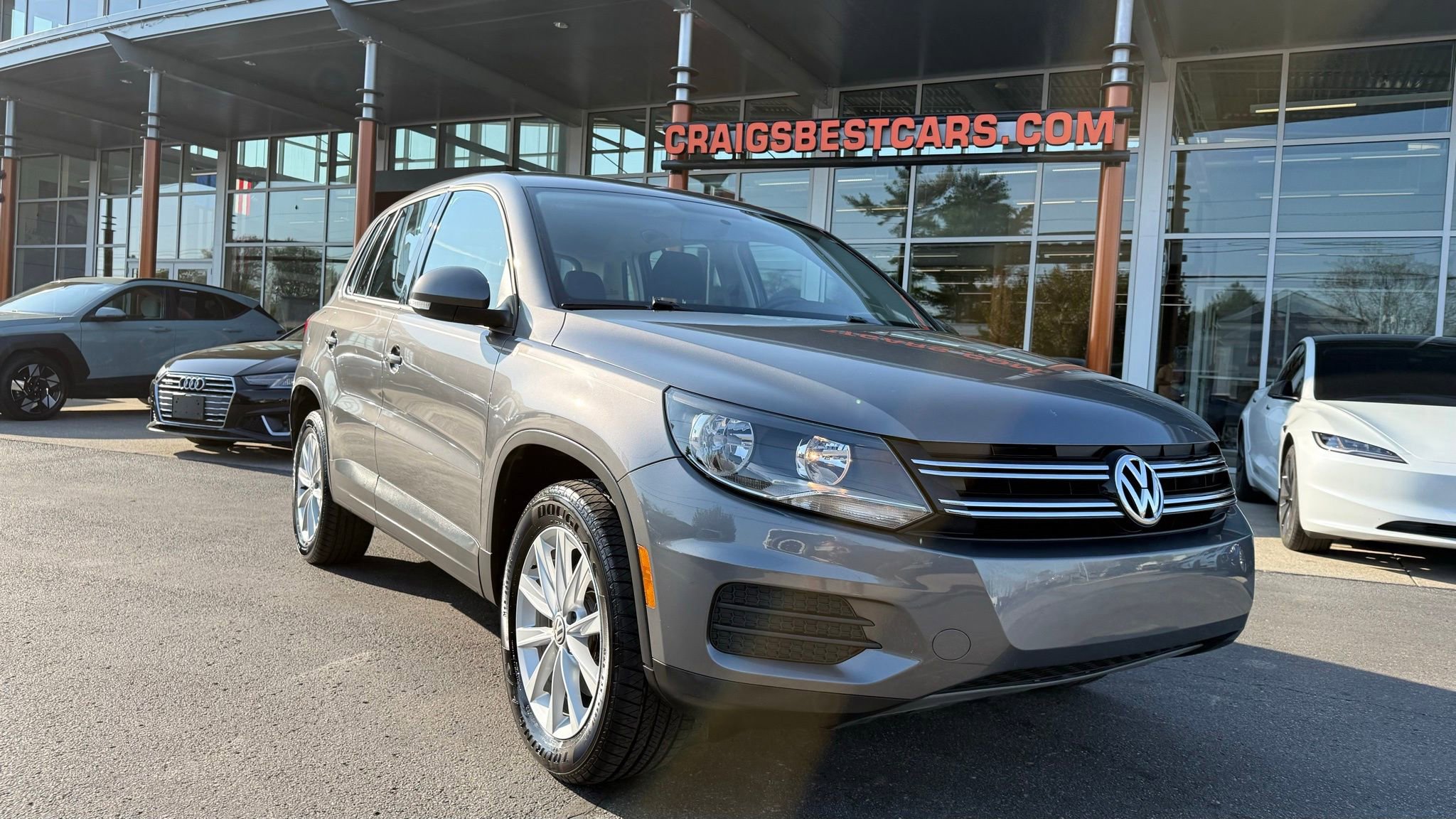 Used 2017 Volkswagen Tiguan Limited w/ Alloy Wheels Package image 11