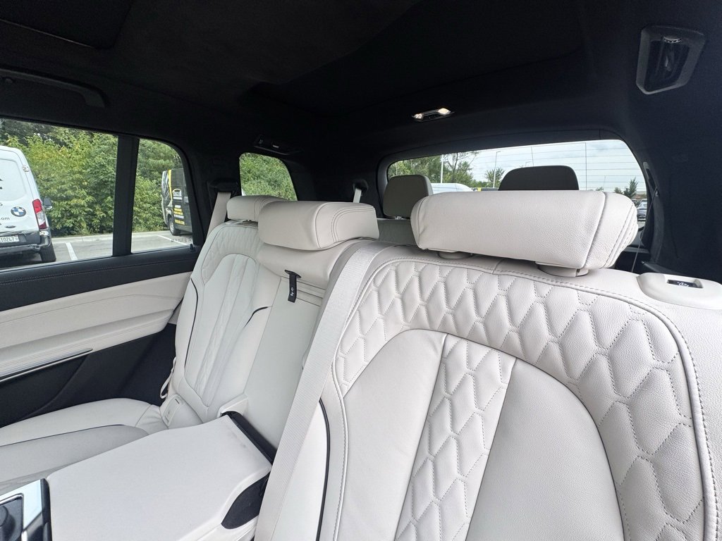 Used 2026 BMW X7 xDrive40i w/ Executive Package image 21