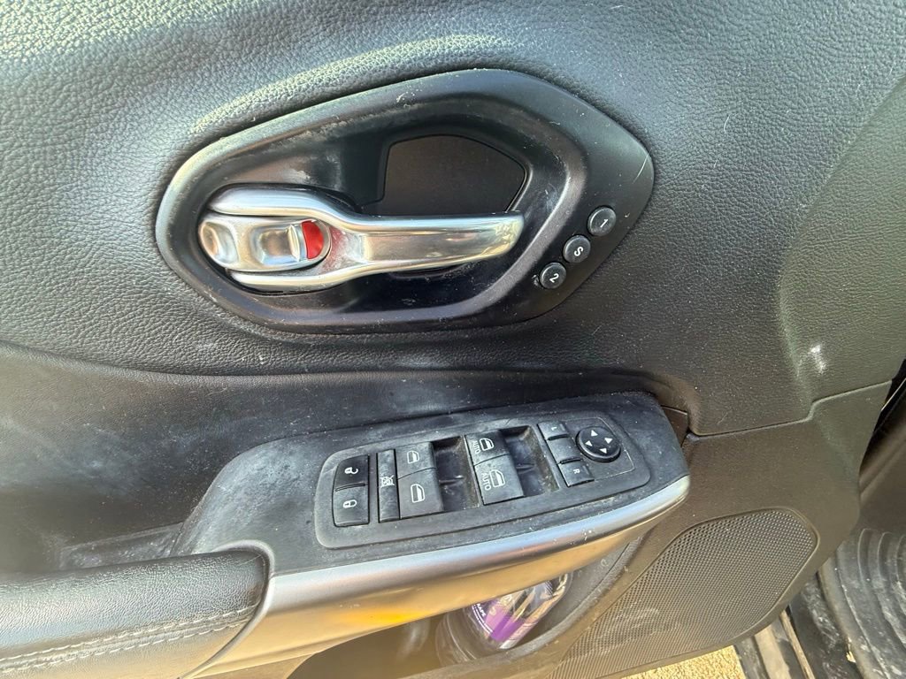 Used 2022 Jeep Cherokee Limited image 29