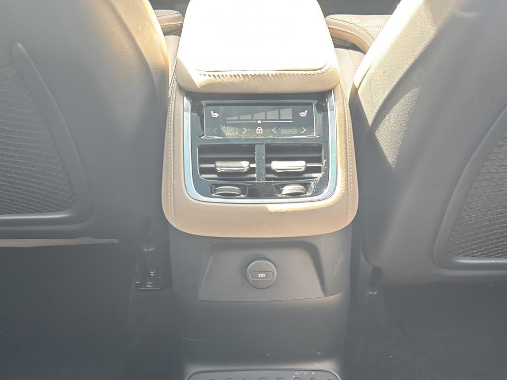 Used 2025 Volvo XC90 T8 Ultra image 41