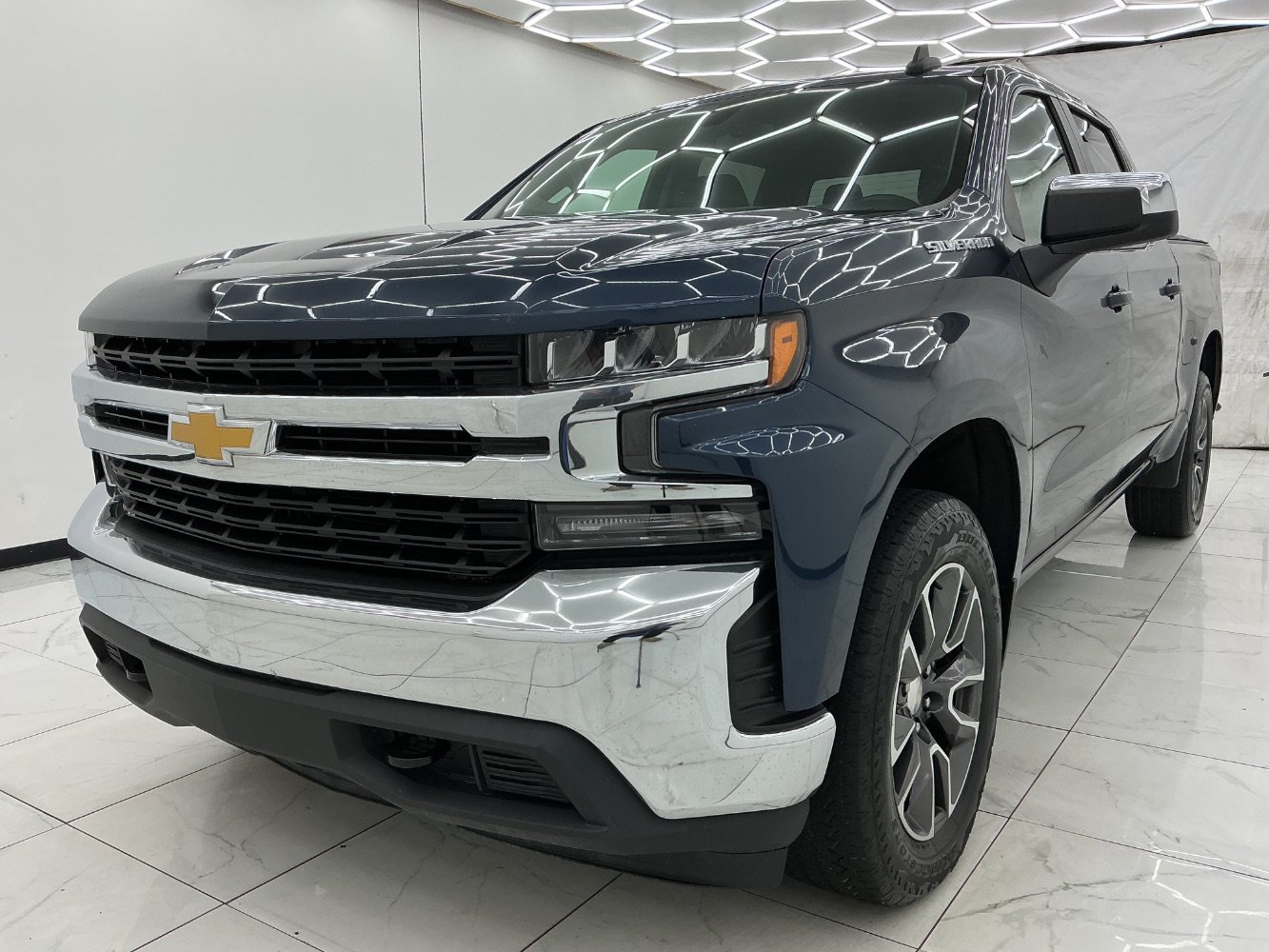 Used 2022 Chevrolet Silverado 1500 LT AWD/4WD image 1