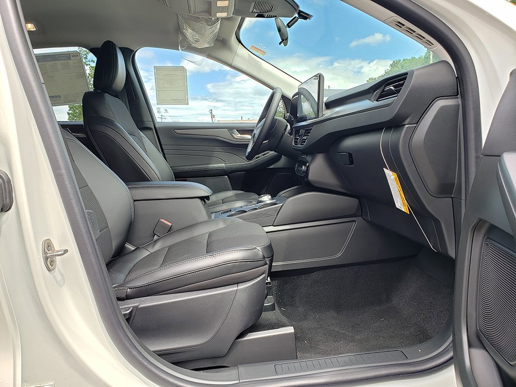 New 2024 Ford Escape Base image 18