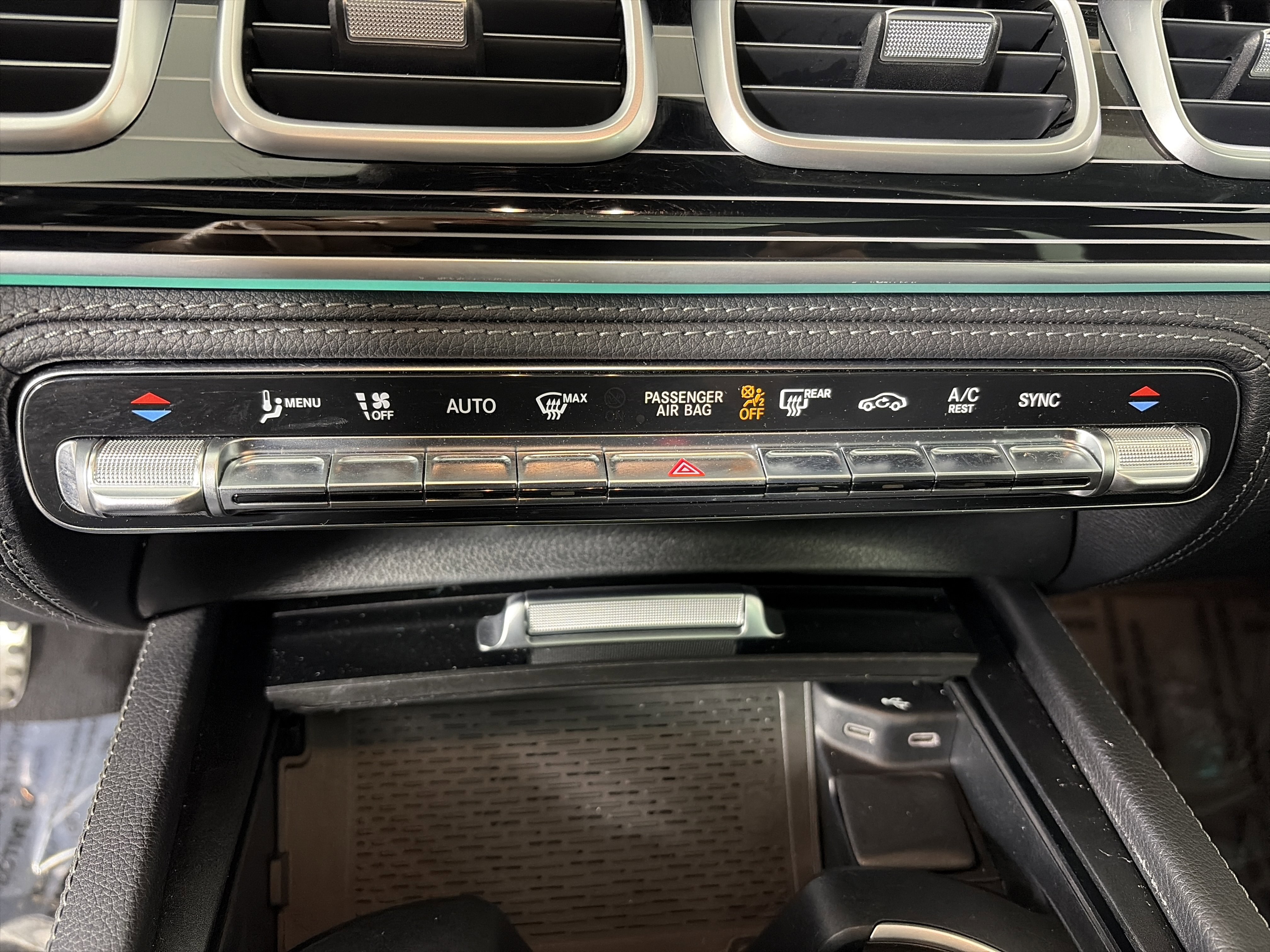 Used 2024 Mercedes-Benz GLS 580 4MATIC image 33