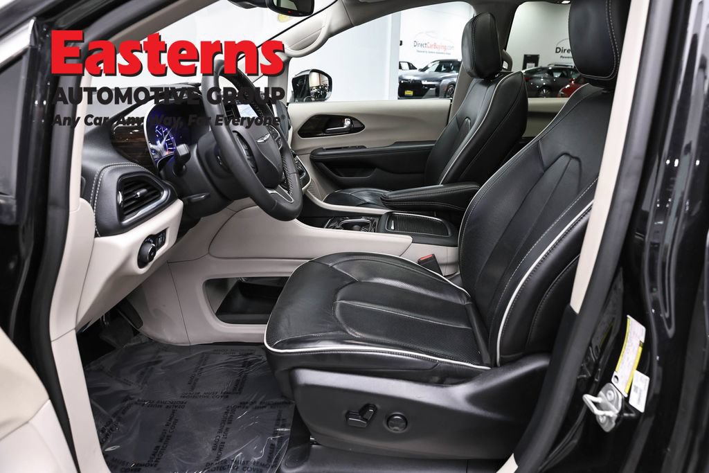 Used 2023 Chrysler Pacifica Limited FWD image 14