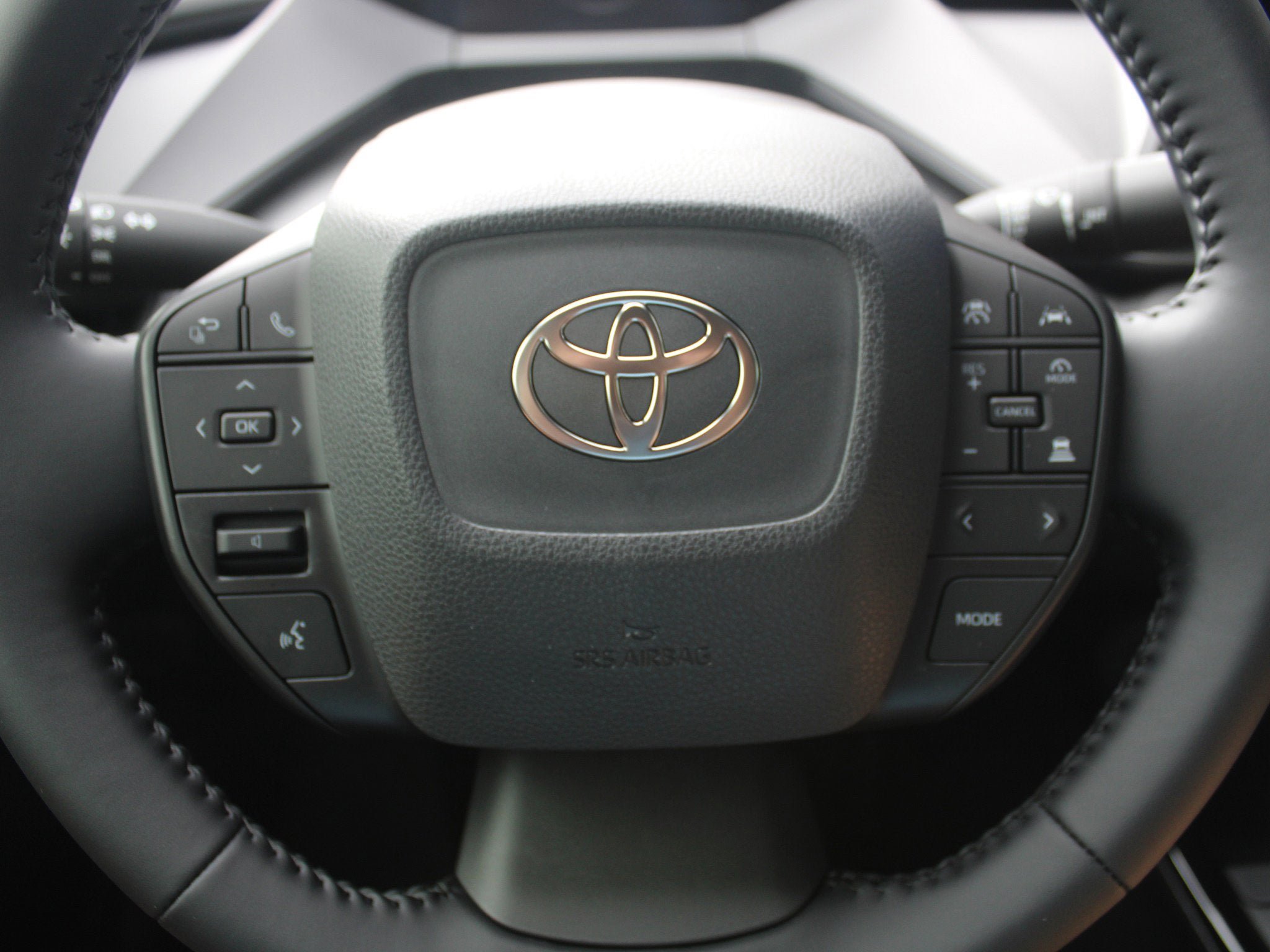 Used 2026 Toyota Prius LE FWD image 15