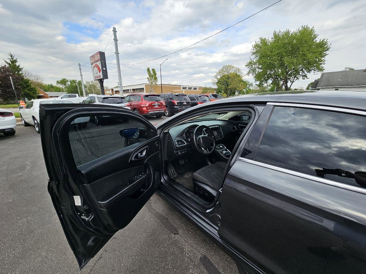 Used 2016 Chrysler 200 Limited w/ Convenience Group FWD image 17