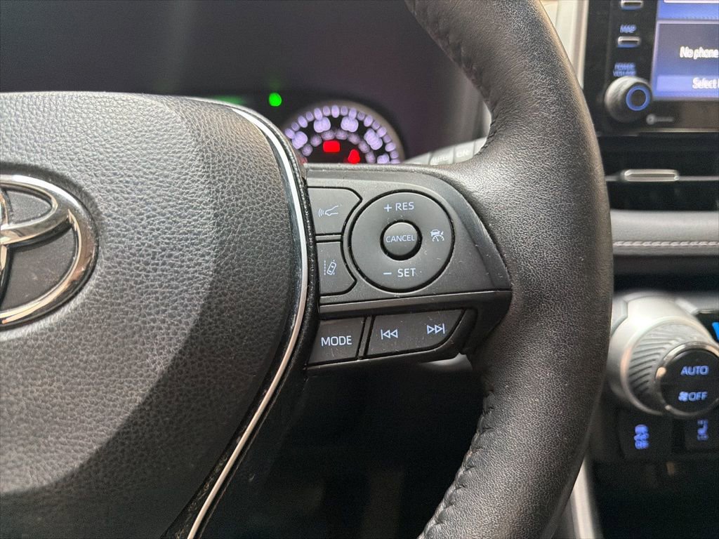 Used 2021 Toyota RAV4 XLE Premium image 18