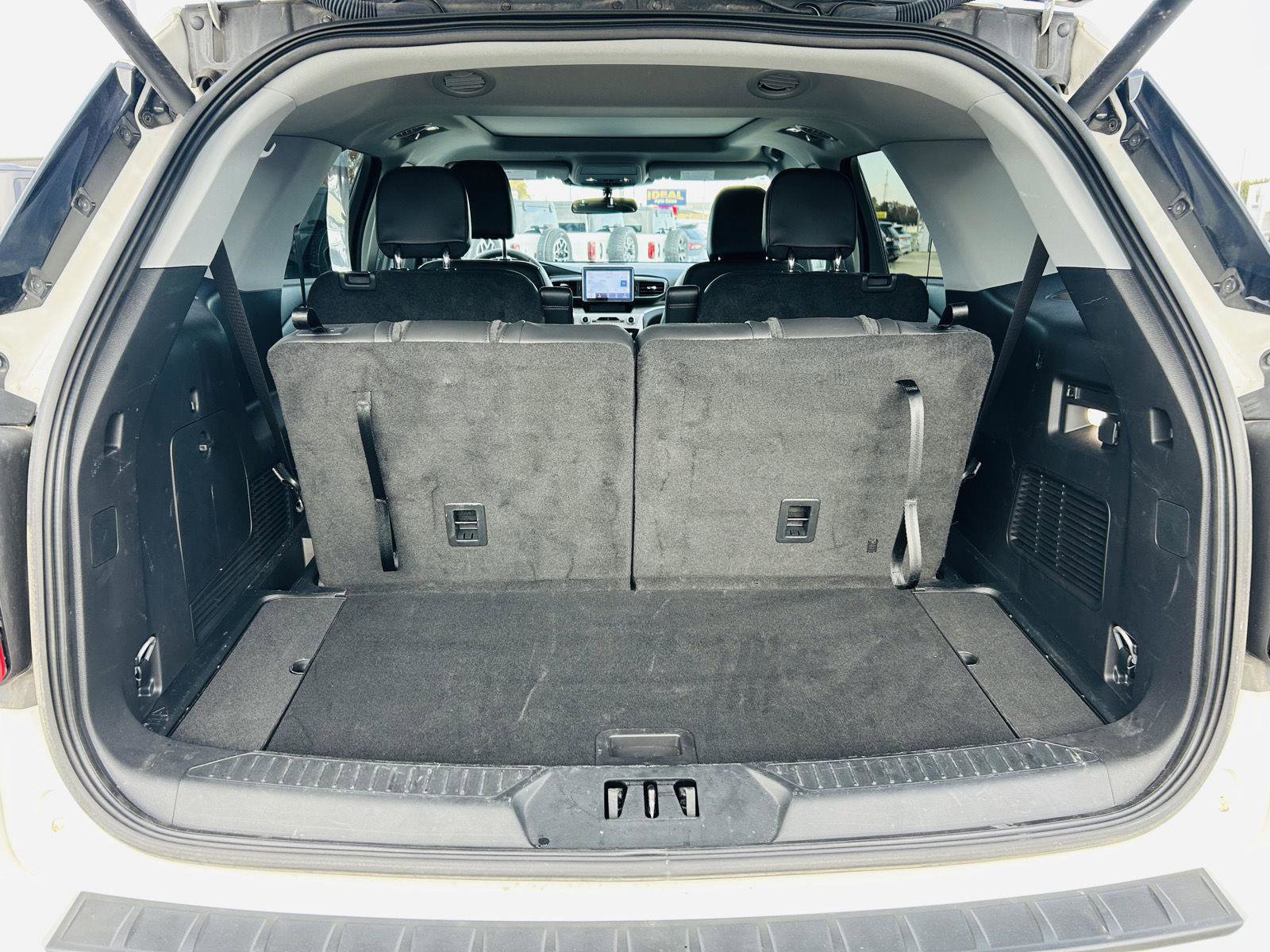 Used 2023 Ford Explorer XLT w/ Equipment Group 202A image 31