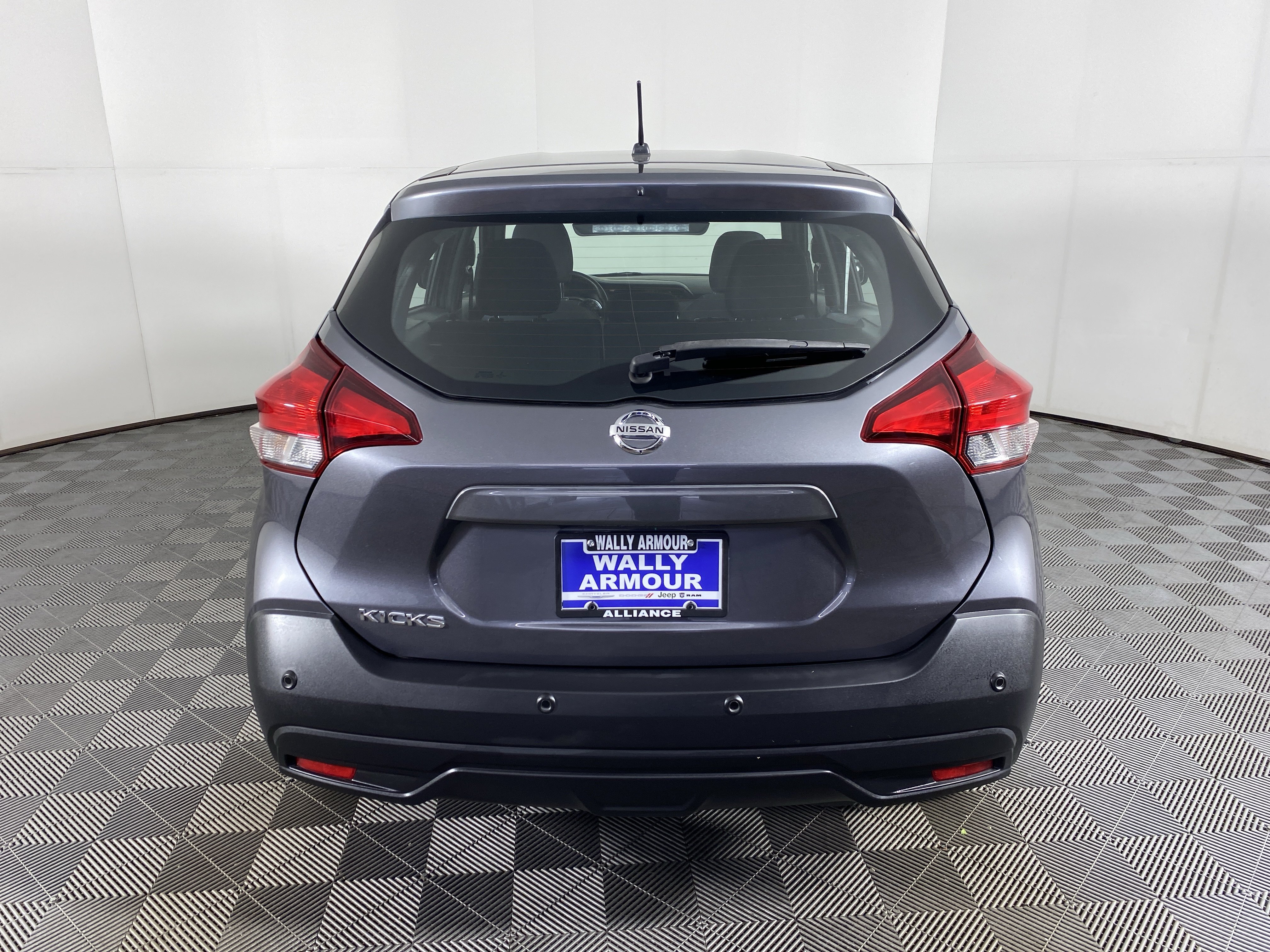 Used 2020 Nissan Kicks S FWD image 7