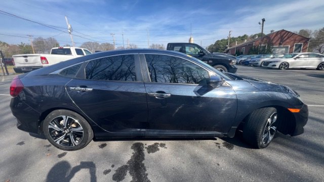 Used 2017 Honda Civic Touring image 3